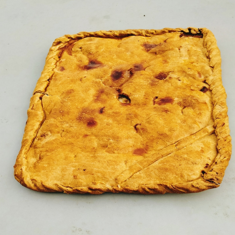 EMPANADA DE BACALAO CON PASAS