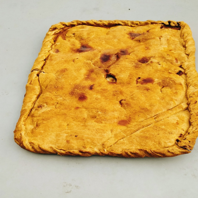 EMPANADA DE LACÓN CON GRELOS