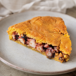 Empanada de polbo con masa de millo. Manxares Gallegos
